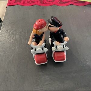 Adorable Kissing Couple Salt and Pepper Shakers